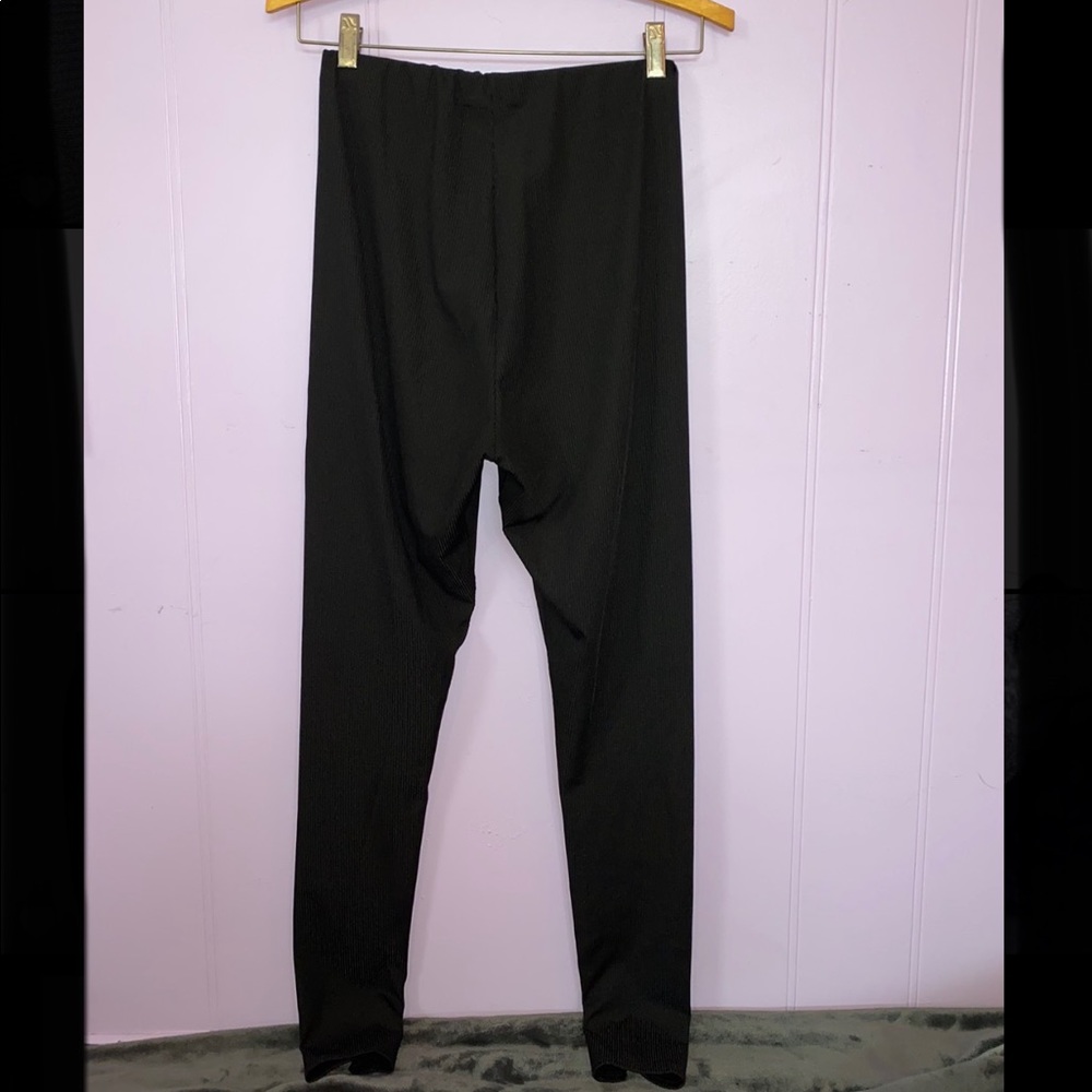 COMFY HIGH WAISTED LEGGINGS! - Picture 3 of 4